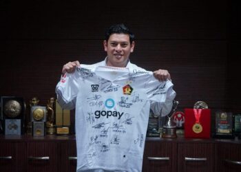 Jersey Persik milik Mas Abu yang dilelang. Foto Humas Pemkot