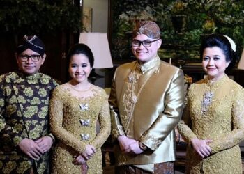 Pramono Anung dan keluarga.