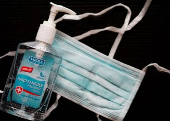 Ilustrasi masker dan HS. Foto unsplash