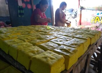 Pembuat tahu takwa di Gang Tinalan Kota Kediri. Foto: Bacaini
