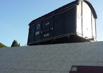 Gerbong maut yang menewaskan para pejuang kemerdekaan di kawasan alun-alun Bondowoso. Foto: Bacaini