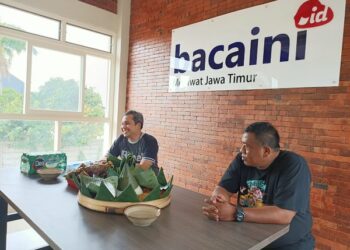 Pemimpin Redaksi Bacaini Hari Tri Wasono dan Redaktur Pelaksana Budi Sutrisno dalam tasyakuran, Senin 3 Agustus 2020.