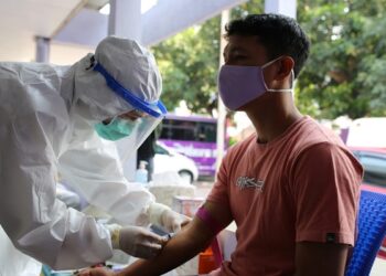 Salah satu pemain Persik menjalani rapid tes. Foto: Persik