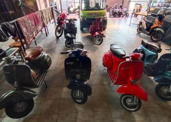 Deretan skuter milik karyawan Doho TV yang terparkir di garasi. Foto: Bacaini