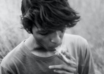 Ilustrasi orang merokok. Foto:unsplash