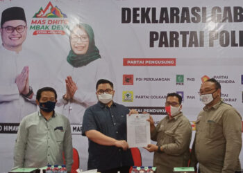 Pemberian SK  penetapan calon bupati Kediri. Foto: Bacaini/Novira