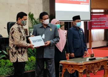 Pengesahan Perubahan APBD 2020 di DPRD Kota Kediri. Foto: Bacaini/BS