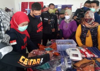 Kunjungan Khofifah ke sentra tenun ikat Bandar Kidul