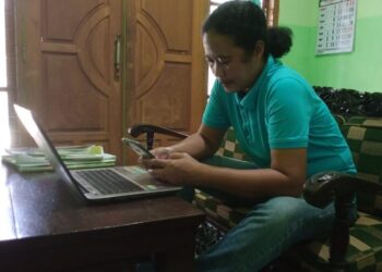 Shinto Woelandari, guru SMP Negeri 3 Kota Kediri. Foto: Bacaini/Novira