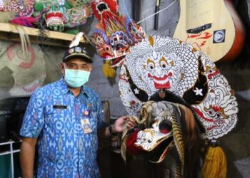 Foto : Plt. Camat Kandangan, Nur Said saat berkunjung