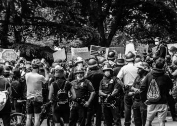 Ilustrasi protes pekerja. Foto: Unsplash