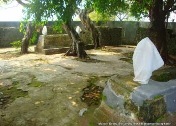 Makam Boncolono. Foto: swetadwipa.blogspot
