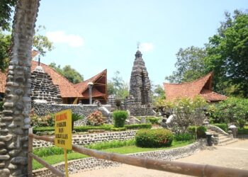 Suasana Gereja Poh Sarang. Foto: Bacaini/Novira