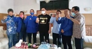 atgas Pemenangan, DPP Partai Demokrat bersama dengan Cabup Hanindhito HImawan Pramono berfoto bersama (Foto: Bacaini.id/karebet)