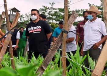 Dhito saat melakukan blusukan di Desa Sumberjo, Kandat (Foto: Bacaini.id/Karebet)