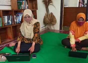 Mimik Rosianawati Hidayati di PKBM Sunan Kalijaga Kediri. Foto: Bacaini/Karebet