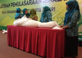 Pemulasaraan jenazah di Hotel Lotus (Foto: Bacaini.id/Karebet)