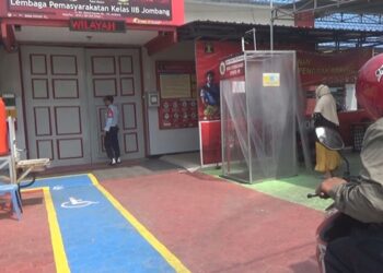 Gerbang Lapas Kelas II Jombang (Foto: Bacaini.id/Syailendra)