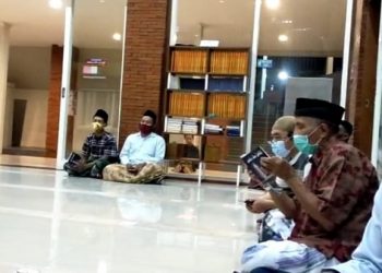 Pegawai Kantor Imigrasi Kediri Mengikuti Tahlil di Masjid Al Khalid