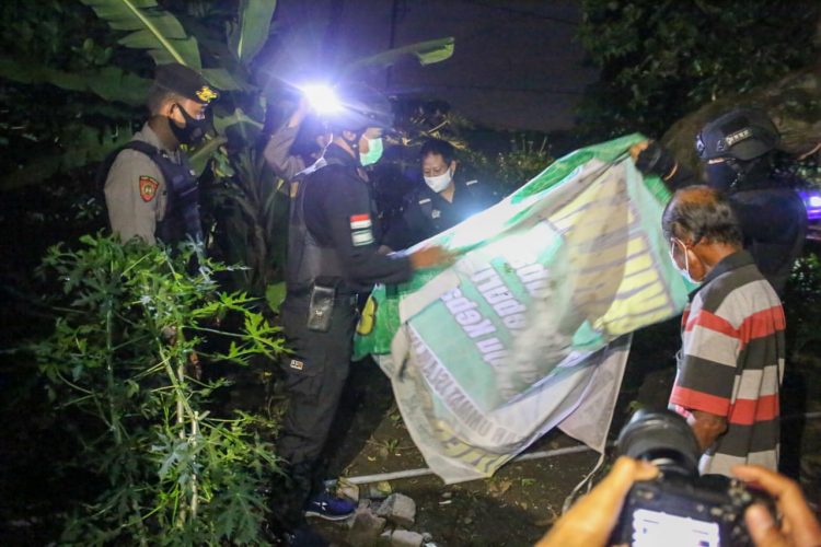 Atribut FPI Jombang Ditertibkan Polisi