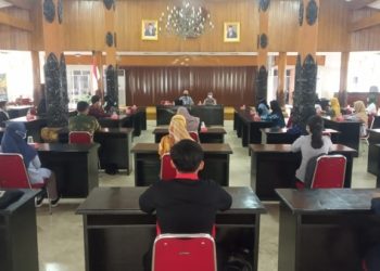 Pelatihan Publik Speaking Bagi Pengurus PIK Remaja
