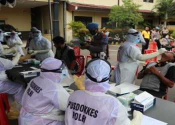 Anggota Polresta Kediri Lakukan Rapid Tes Antigen