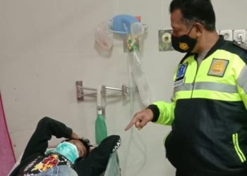 Mabuk, Tiga Pemuda Serempet Ambulan Jenazah Covid