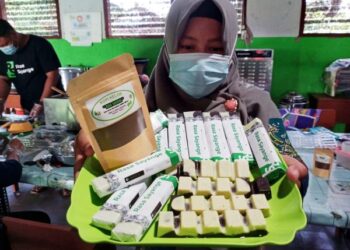 Foto : Coklat daun kelor buatan SMK Global Tarokan