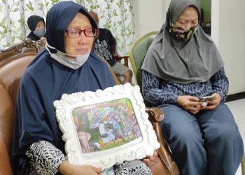 Keluarga Penumpang Sriwijaya Air di Pare Kediri Berharap Keajaiban