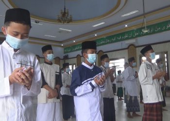 Syekh Ali Jaber Wafat, Santri Jombang Sholat Ghaib