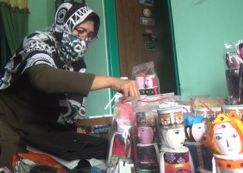 Kreasi Botol Plastik jadi Boneka