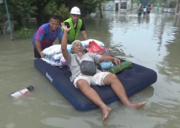 Kunjungi Lokasi Banjir Bupati Jombang Diteriaki Warga