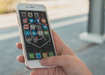 Aturan Baru Whatsapp, Menkominfo Imbau Masyarakat Berhati-Hati