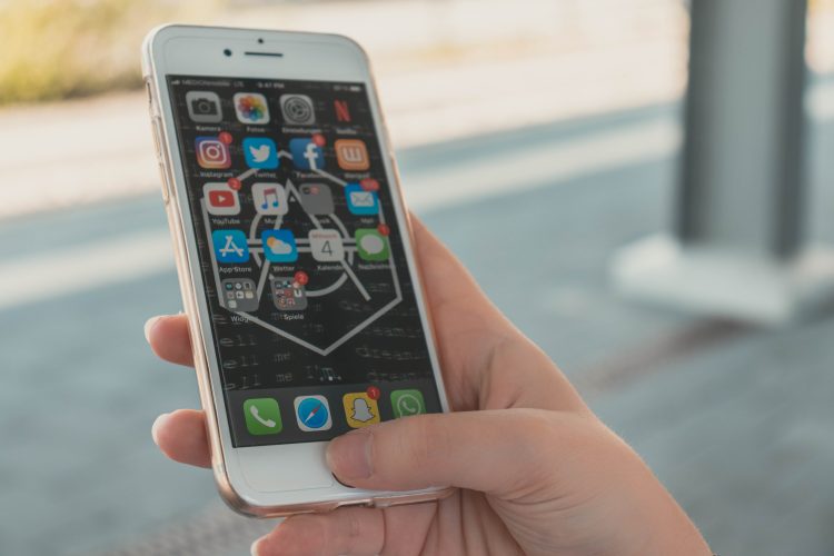 Aturan Baru Whatsapp, Menkominfo Imbau Masyarakat Berhati-Hati