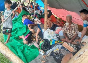 Pengungsi Banjir Di Dusun Bandarkedungmulyo Kekurangan Makanan Dan Selimut