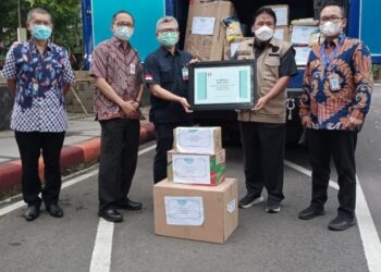 Pemberian bantuan IPEBI kepada Wakil Bupati Nganjuk Marhaen Djumadi