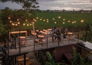 Menikmati Kopi Bakar di Tengah Kebun dan Sawah