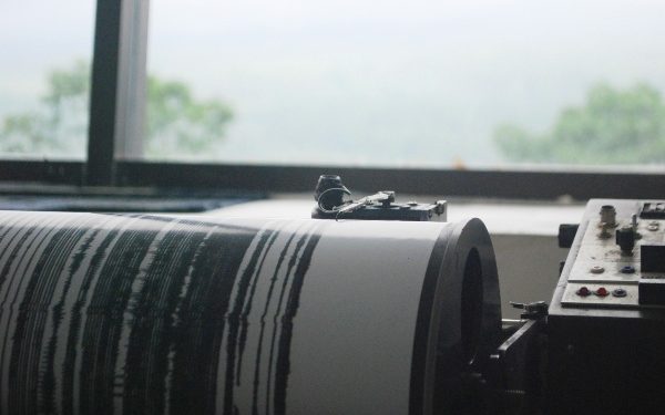 Ilustrasi - Seismograf di kantor Pusat Vulkanologi dan Mitigasi Bencana Geologi (PVMBG) Pos Pemantauan Gunung Semeru, Kabupaten Lumajang. (Foto: BacaIni.id/Moh Badar Risqullah)