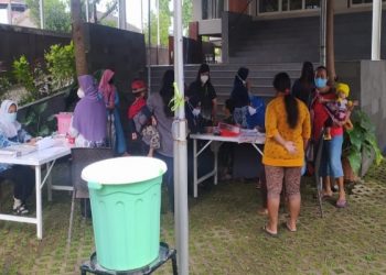 Masjid Al-Khalid Berikan Imunisasi Balita di Kelurahan Semampir
