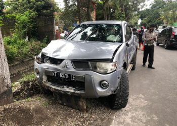 Mobil Mitsubishi Strada yang menewaskan 2 orang di Gurah Kediri. Foto: istimewa