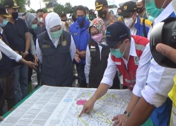 Khofifah Menyebut Banjir Jombang Karena Sampah Dari Gunung