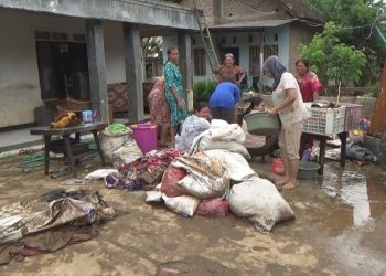 Korban Banjir Bandang di Jombang Sakit dan Trauma