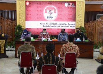 Bupati Kediri Hanindhito Himawan Pramana dalam rakor dengan KPK.
