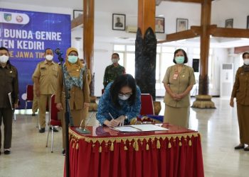 istri Bupati Dhito dikukuhkan jadi Bunda GenRe.