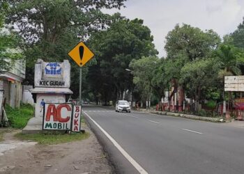 Jalan Kediri - Pare Desa Gurah, Kecamatan Gurah, Kabupaten Kediri (Karebet)