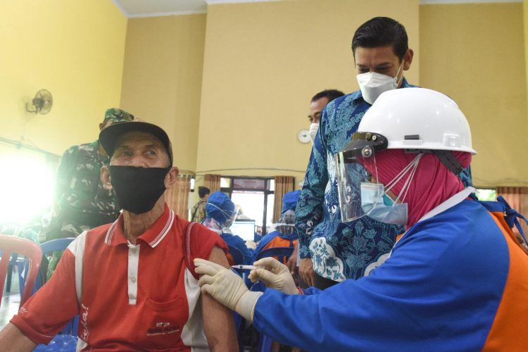 662 Pedagang Pasar Divaksin