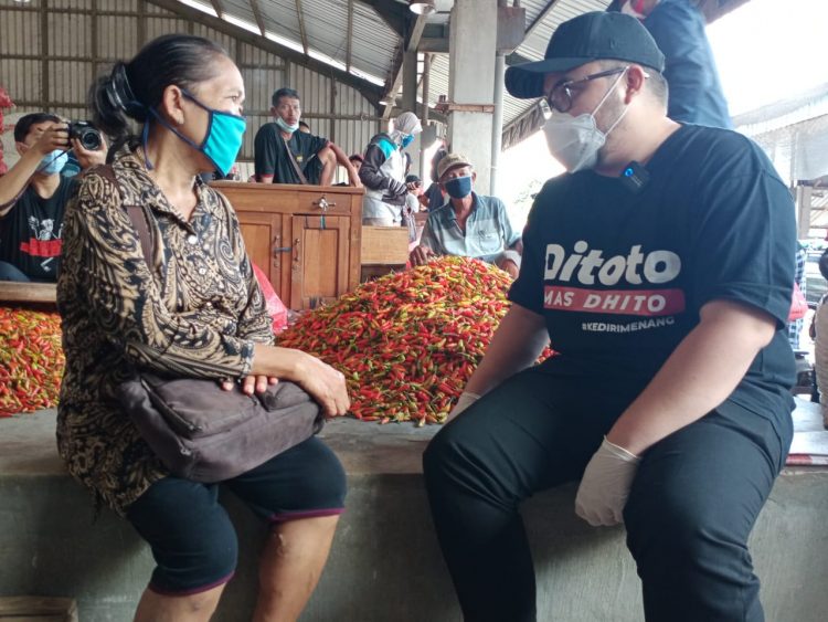 Bupati Dhito Pantau Harga Cabai Di Pasar Induk