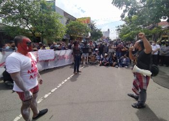 Puluhan Jurnalis Tulungagung Demo Mapolres Kecam Kekerasan Terhadap Nurhadi