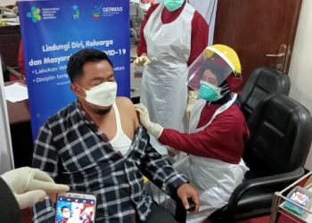 Anggota DPRD Kota Kediri menjalani vaksin. Foto: dok