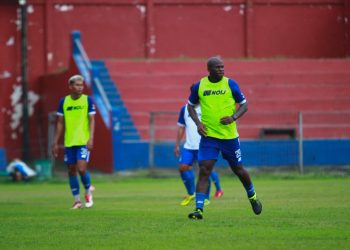 OK John (Kanan) saat melakukan trial latihan di lapangan Brawijaya Kota Kediri